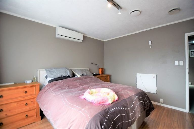 Photo of property in 31 Harmel Road, Glendene, Auckland, 0602