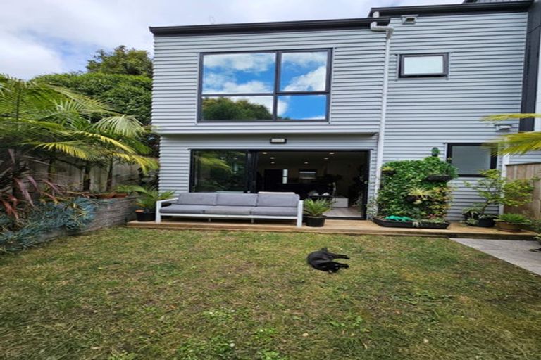 Photo of property in 19 Waru Lane, Te Atatu Peninsula, Auckland, 0610