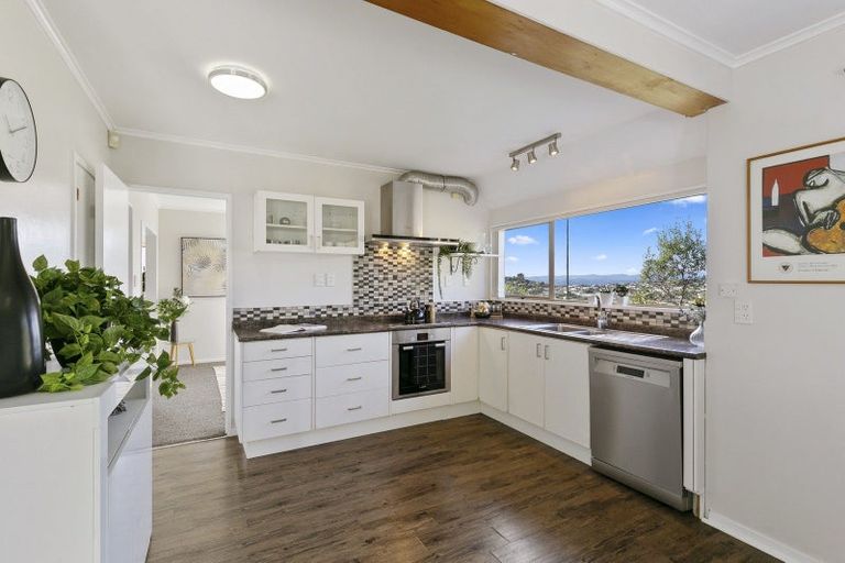 Photo of property in 27 Paddington Grove, Karori, Wellington, 6012