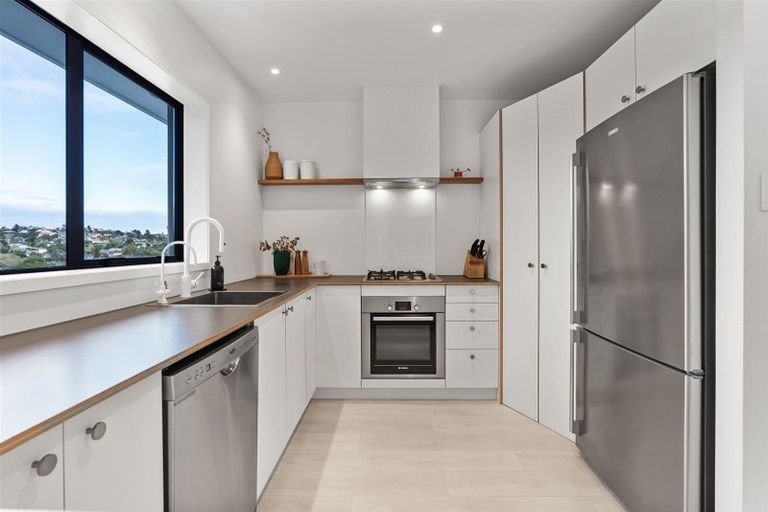 Photo of property in 2/12 Fallow Street, Browns Bay, Auckland, 0630