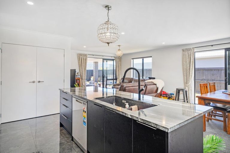 Photo of property in 10 Onerere Drive, Whitianga, 3510