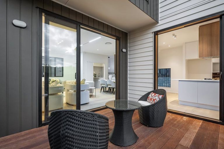 Photo of property in 2/1 Montana Avenue, Murrays Bay, Auckland, 0630