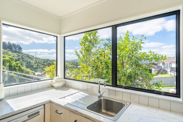 Photo of property in 1/150 Tirohanga Road, Tirohanga, Lower Hutt, 5010