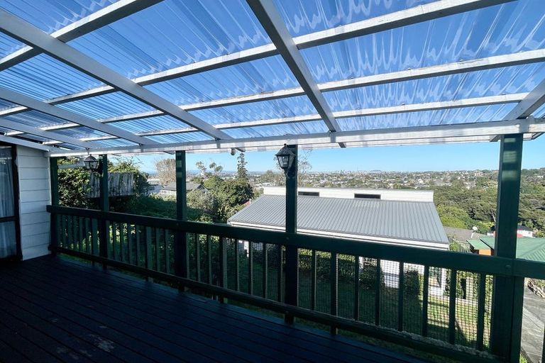 Photo of property in 1/13 Target Road, Totara Vale, Auckland, 0629