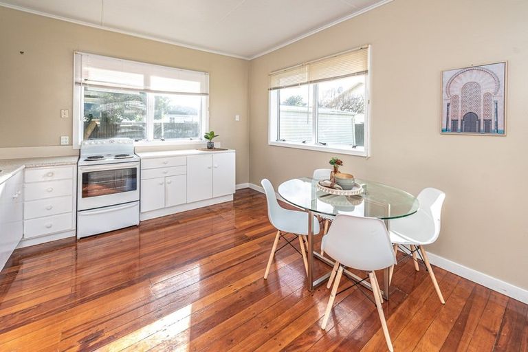 Photo of property in 184 Cornfoot Street, Castlecliff, Whanganui, 4501