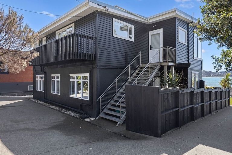 Photo of property in 277 Queens Drive, Lyall Bay, Wellington, 6022