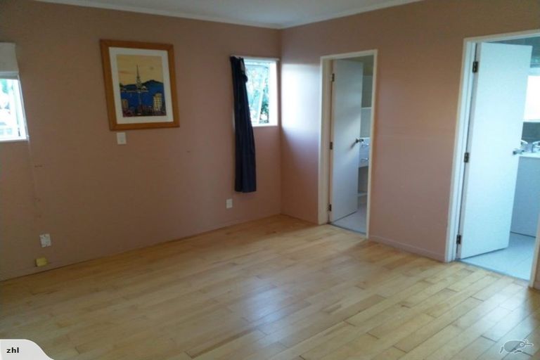 Photo of property in 2/61 Greenslade Crescent, Northcote, Auckland, 0627