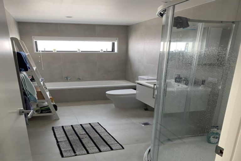 Photo of property in 2 Shortfin Place, Flat Bush, Auckland, 2019