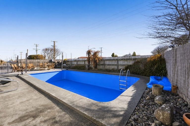 Photo of property in 114 Glover Road, Hawera, 4610