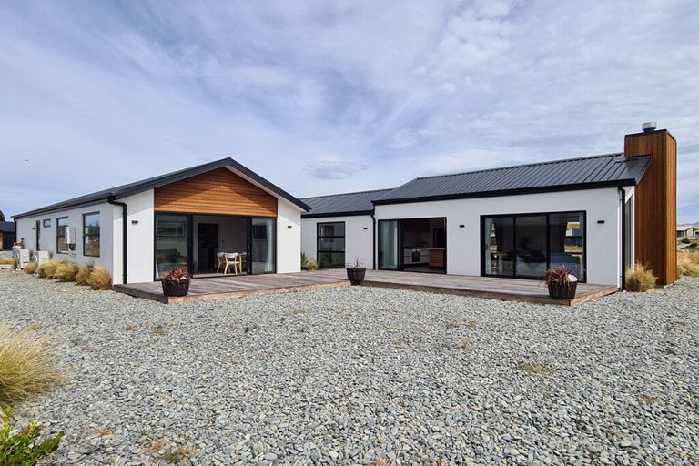 Photo of property in 15 Rodman Lane, Lake Tekapo, 7999