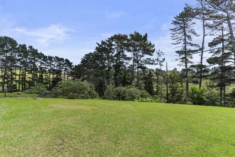 Photo of property in 10 Whites Road, Whitford, Howick, 2571