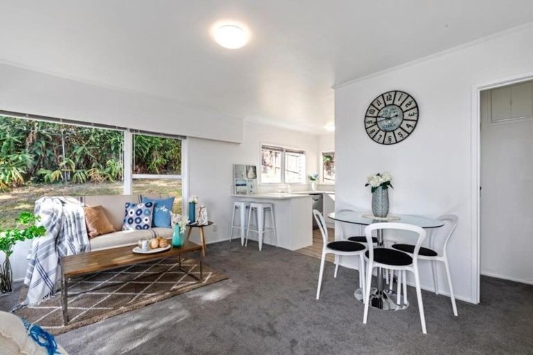 Photo of property in 2/12a Ondine Place, Glenfield, Auckland, 0629