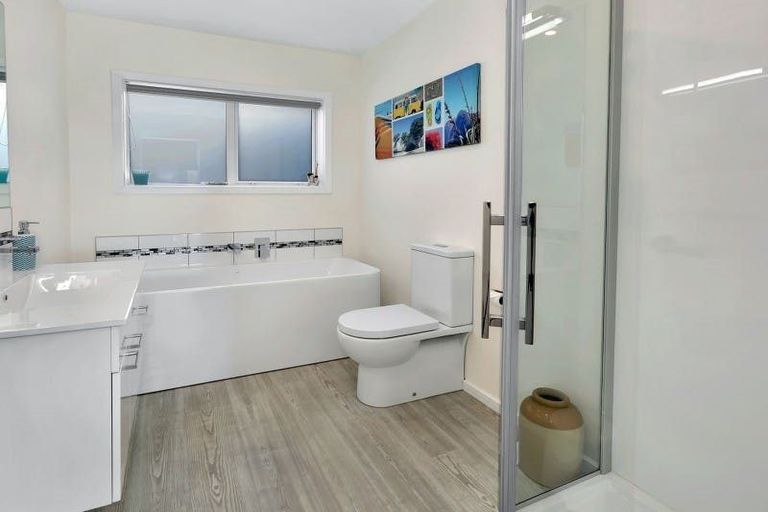 Photo of property in 146 Endeavour Drive, Whitby, Porirua, 5024