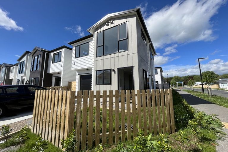 Photo of property in 2 Te Kaapia Road, Papakura, 2110