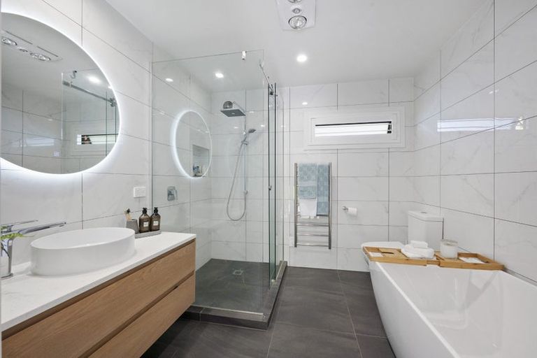 Photo of property in 1/16 Clematis Avenue, Murrays Bay, Auckland, 0630