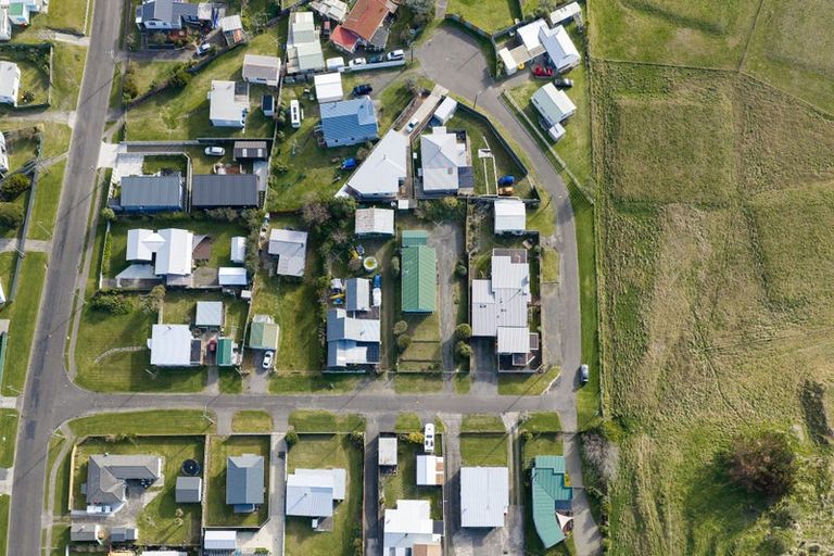 Photo of property in 6 Warren Street, Foxton Beach, Foxton, 4815