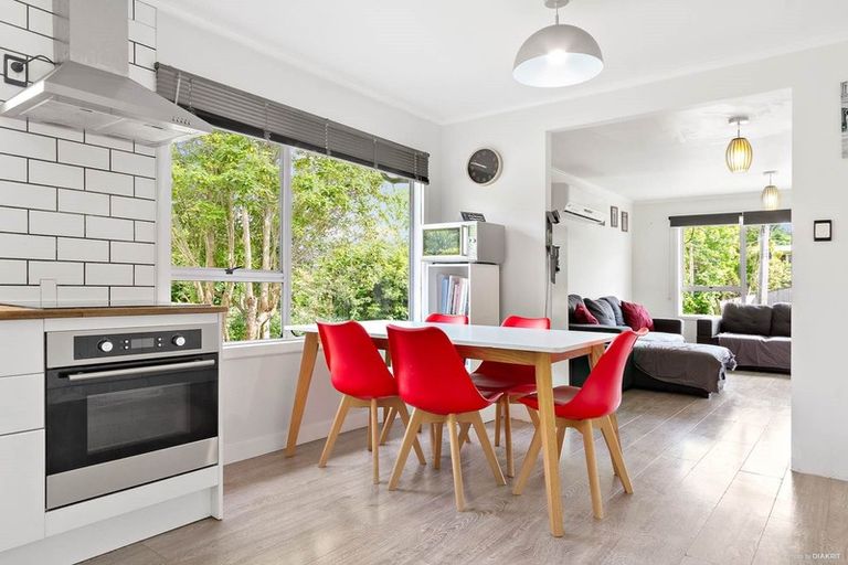 Photo of property in 38 Sylvan Crescent, Te Atatu South, Auckland, 0610