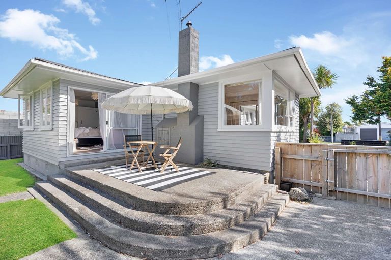 Photo of property in 57 Kettle Avenue, Awapuni, Palmerston North, 4412