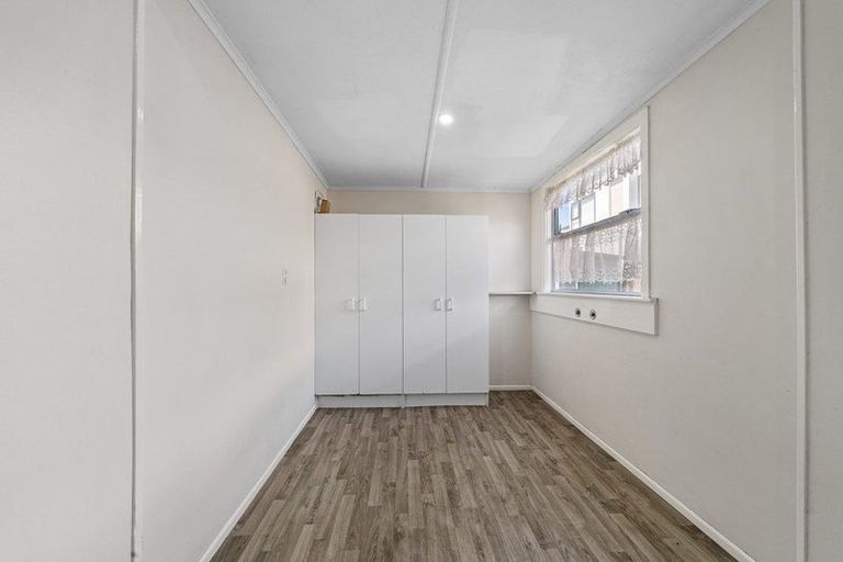 Photo of property in 4 Kenderdine Road, Papatoetoe, Auckland, 2025