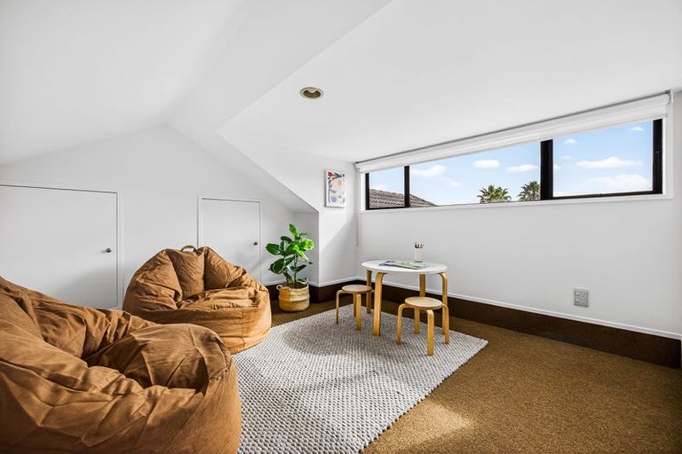 Photo of property in 44 William Bayes Place, Red Beach, 0932