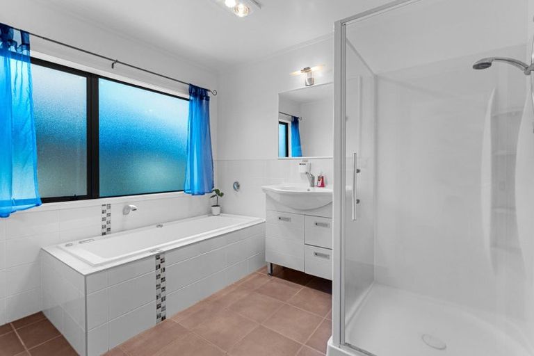 Photo of property in 24 Sauvignon Place, Pyes Pa, Tauranga, 3112