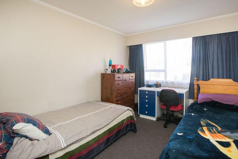 Photo of property in 19 Mokau Place, Terrace End, Palmerston North, 4410