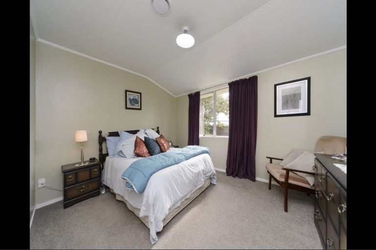 Photo of property in 35 Peter Hall Drive, Kelvin Grove, Palmerston North, 4414