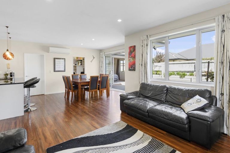 Photo of property in 7 Oakdene Place, Halswell, Christchurch, 8025