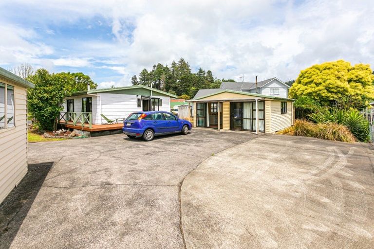 Photo of property in 106 Waverley Place, Whangamata, 3620
