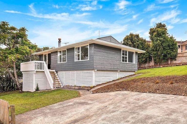 Photo of property in 3 Sumich Place, West Harbour, Auckland, 0618
