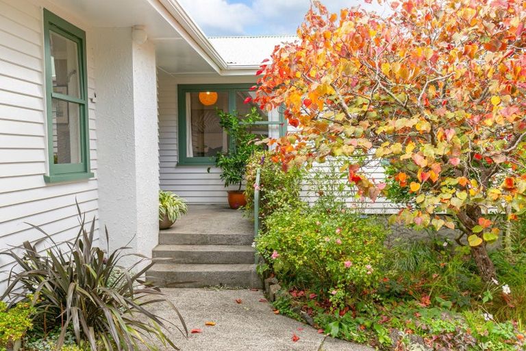 Photo of property in 8 Saint Johns Terrace, Tawa, Wellington, 5028