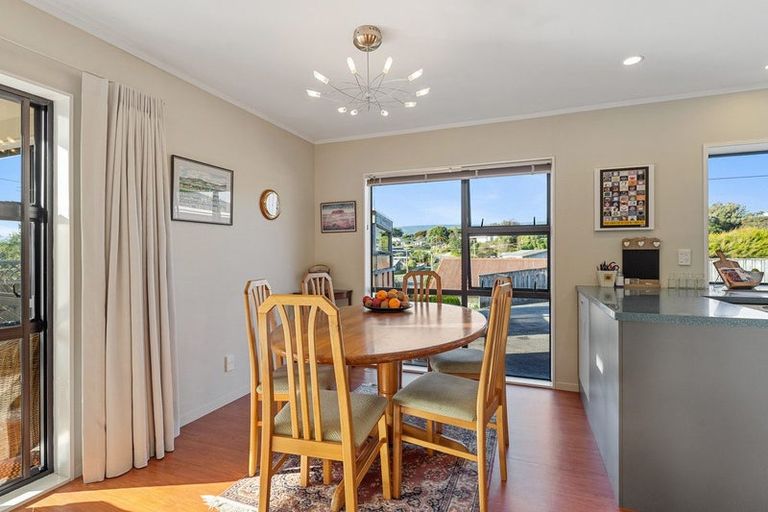 Photo of property in 6 Queens Road, Waikanae Beach, Waikanae, 5036