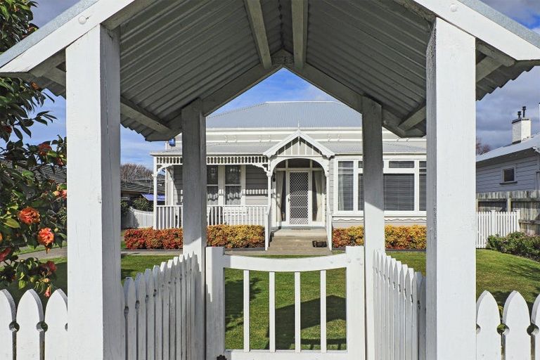 Photo of property in 402 Lascelles Street, Saint Leonards, Hastings, 4120