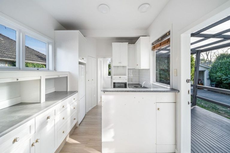 Photo of property in 15 Wittys Road, Avonhead, Christchurch, 8042