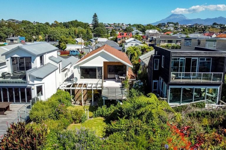 Photo of property in 10 Roy Terrace, Moturoa, New Plymouth, 4310