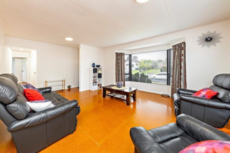 Photo of property in 28 Seaward Place, Wattle Downs, Auckland, 2103