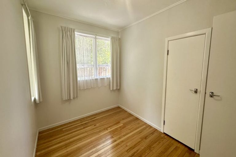 Photo of property in 13 Lucinda Place, Glen Eden, Auckland, 0602