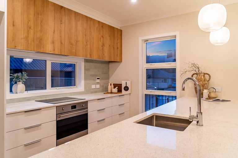 Photo of property in 70b Heretaunga Square, Silverstream, Upper Hutt, 5019