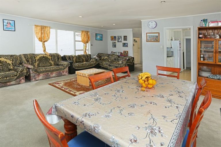 Photo of property in 12 Hepburn Road, Glendene, Auckland, 0602