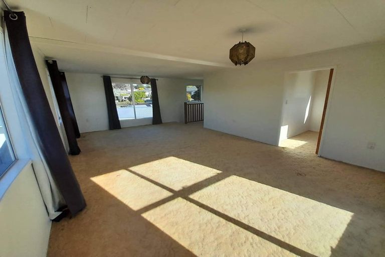 Photo of property in 59 Riversdale Drive, Merrilands, New Plymouth, 4312