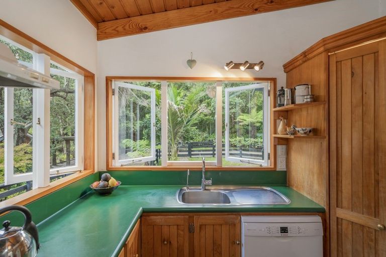 Photo of property in 5b Pohutukawa Grove, Whitianga, 3510