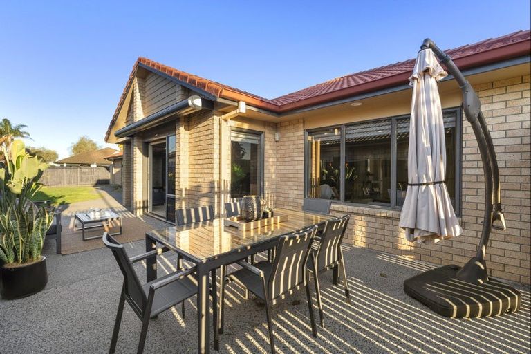 Photo of property in 33 Saint Heliers Place, Papamoa Beach, Papamoa, 3118