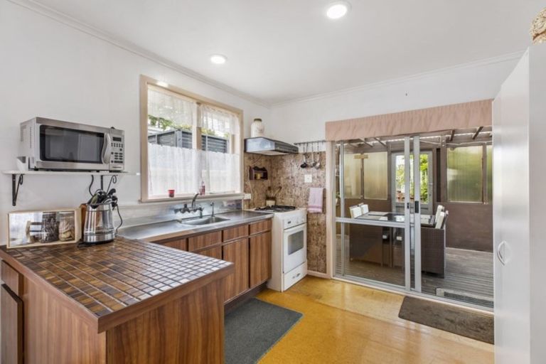 Photo of property in 118 Don Buck Road, Massey, Auckland, 0614