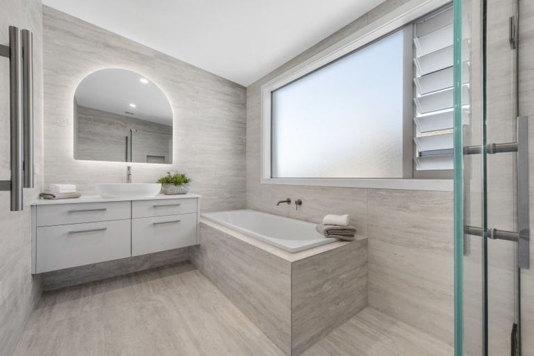 Photo of property in 25 Compass Way, Half Moon Bay, Auckland, 2012