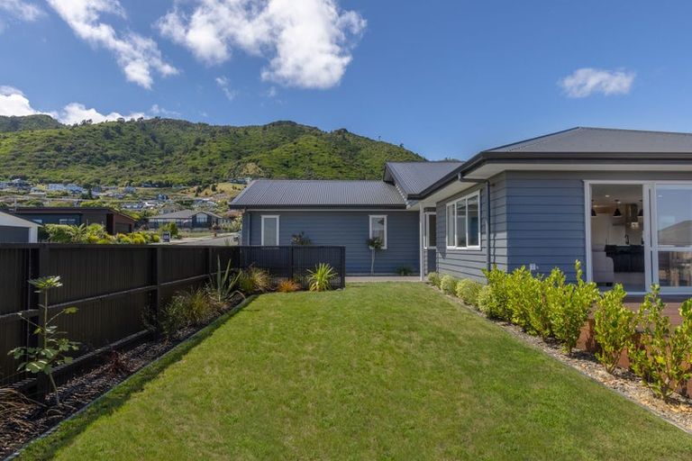 Photo of property in 11 Karearea Avenue, Waikanae, 5036