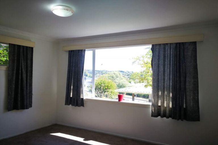 Photo of property in 10 Barron Drive, Green Bay, Auckland, 0604