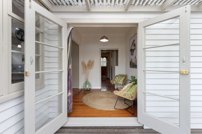 Photo of property in 84 Latham Street, Marewa, Napier, 4110