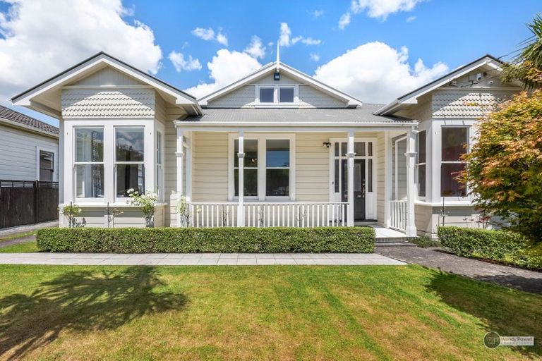 Photo of property in 4 Hautana Square, Woburn, Lower Hutt, 5010