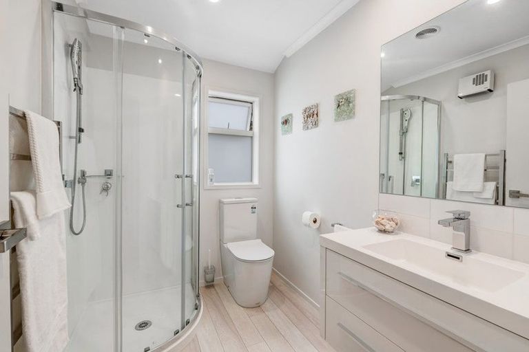 Photo of property in 8 Waitaha Close, Orewa, 0931