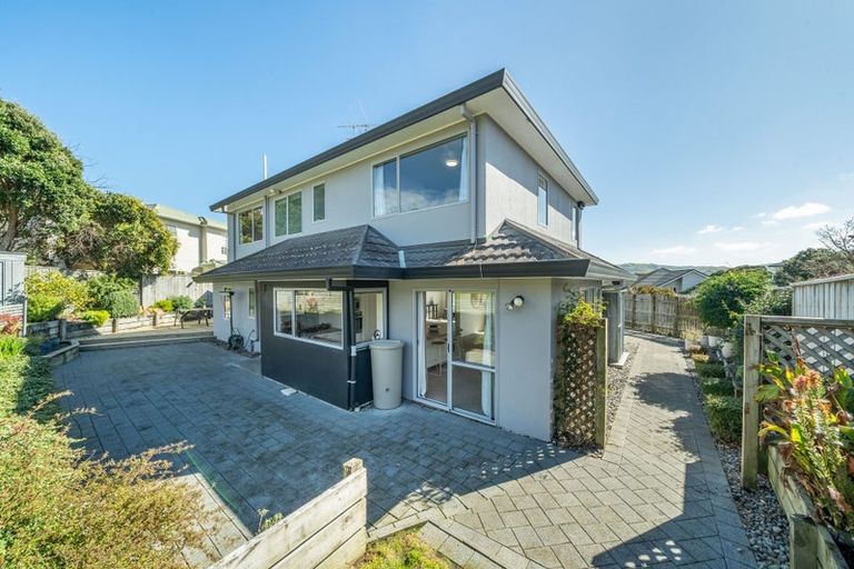 Photo of property in 12 Lanyon Place, Whitby, Porirua, 5024